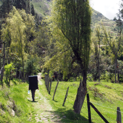 Hiking with a boulder pad in Sutatausa
